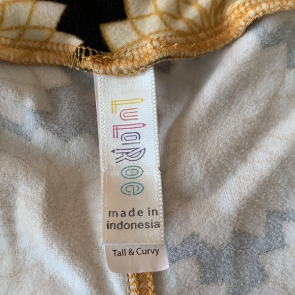 Women’s LuLaRoe Tall & Curvy Leggings Bundle- Mickey Mouse & Cute Patterns - Picture 10 of 10